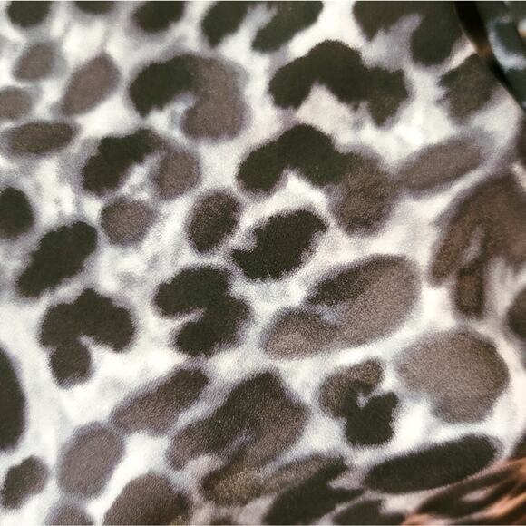 FREE with bundle! Express split back georgette leopard print animal print top - Picture 3 of 8